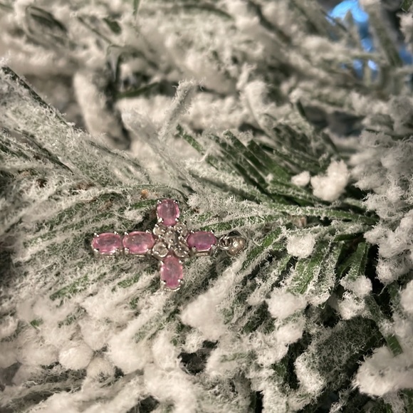 Pink sapphire cross with five diamonds in the middle - Picture 13 of 14